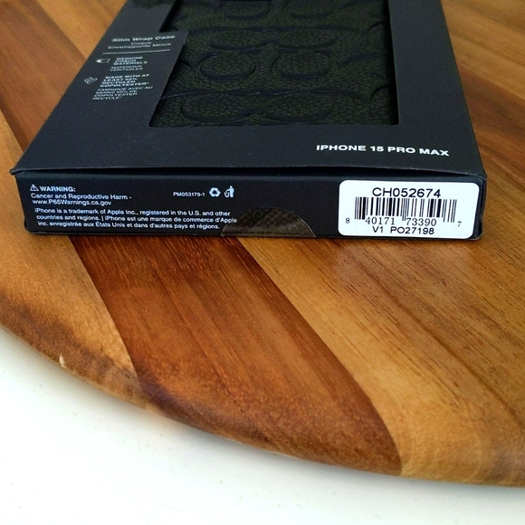 Coach 🔥 NWT 🔥 iPhone 15 promax cellphone protector. Black with Coach logos - Picture 5 of 10